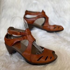 Merrell Evera Shift Tan Brown Leather Chunky Heel Cycling Sandal Shoe Size 7